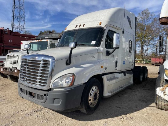Salvage 2011 Freightliner Truck Tractor