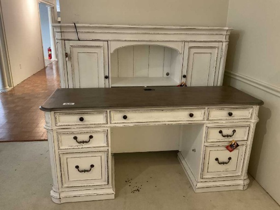 Desk w/hutch