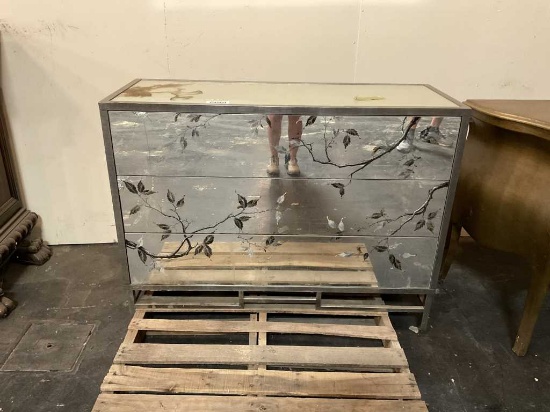 Chest of drawers