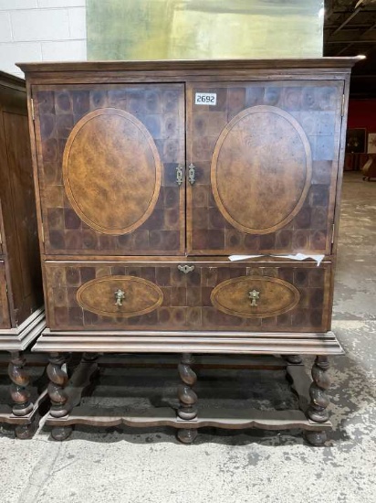 Bar cabinet