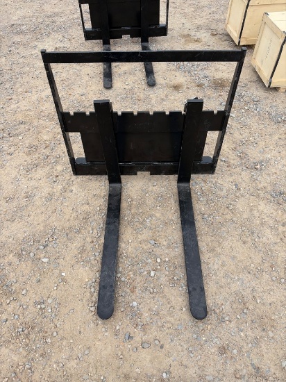 Top Plate With Forks For Mini Skid Steer-Located In Greenwood, Ms