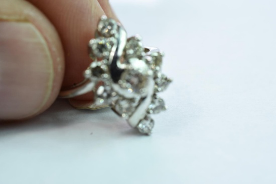 14 KT DIAMOND RING 1 CT DIAMOND TOTAL WEIGHT, 4.3 GTW, $1595.00 RETAIL VALUE ,SIZE  6 3/4