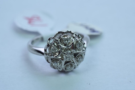 14KT RING .40 CT DIAMOND TW, 3.4 GTW, $895.00 RETAIL VALUE, SIZE 5 1/2