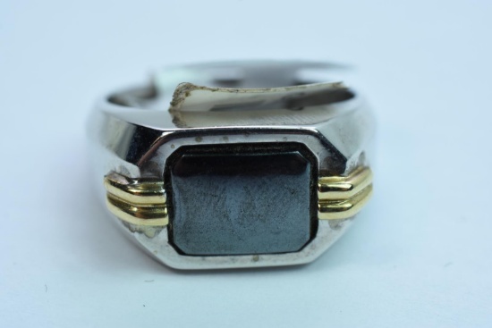 10KT MENS RING 8 GTW, $447.00 RETAIL VALUE, SIZE 10