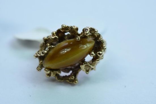 10KT GOLD TIGER EYE RING 5.4 GTW, $399.00 RETAIL VALUE, SIZE 6 1/4