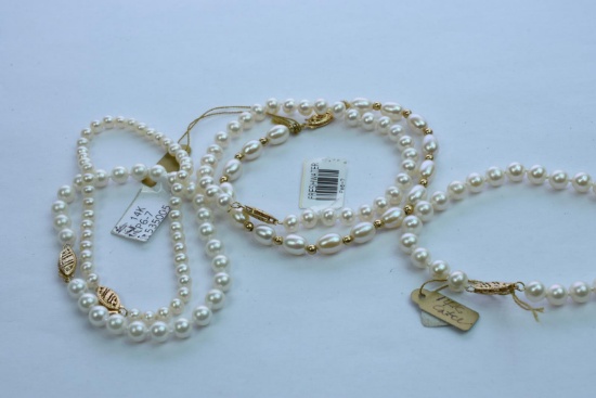 5 PEARL BRACELETS 14KT GOLD CLASP