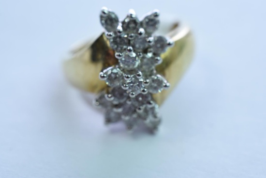 10KT GOLD & DIAMOND RING 1 CT DIAMOND TW, 5 GTW, $1495.00 RETAIL VALUE, SIZE 6