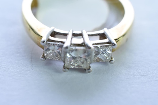14KT DIAMOND RING 3.5 GTW, $2200.00 RETAIL VALUE, SIZE 6