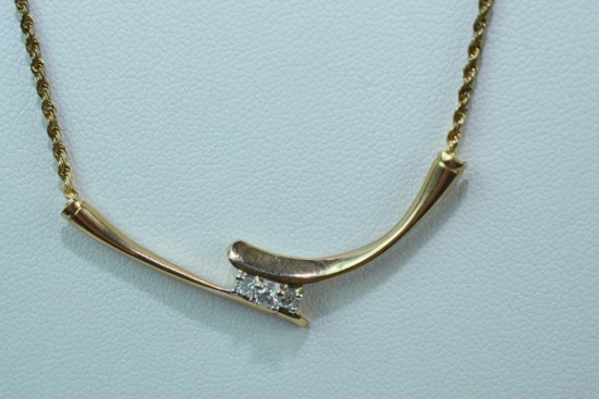 14KT GOLD & DIAMOND NECKLACE 5GTW, $695.00 RETAIL VALUE,