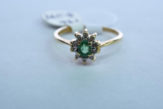 18 KT EMERALD & DIAMOND RING 2 GTW, $299.00 RETAIL VALUE , SIZE 6 3/4
