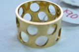 18KT GOLD BAND 5.5 GTW, $550.00 RETAIL VALUE,.SIZE 6