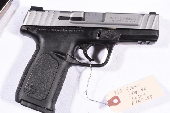 SMITH WESSON SD40VE 40 S&W CAL PISTOL, SN FXK9699, WITH BOX, 2 MAGAZINES,USED,  B33-P6