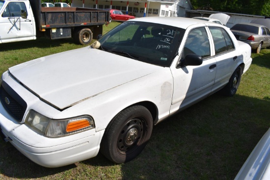 2006 FORD CROWN VIC  2FAFP71W46X141865,  MILEAGE 187000, CONDITION UNKNOWN
