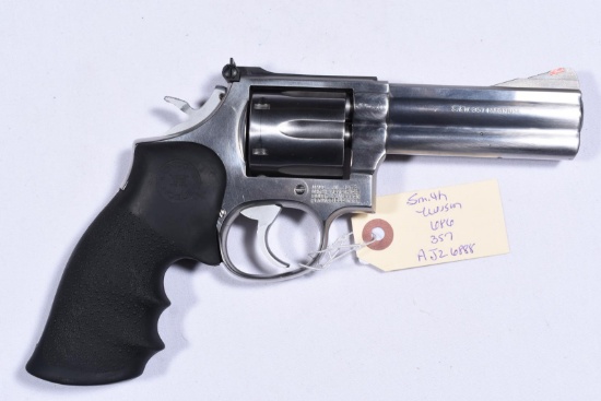 SMITH WESSON 686, SN AJZ6888,
