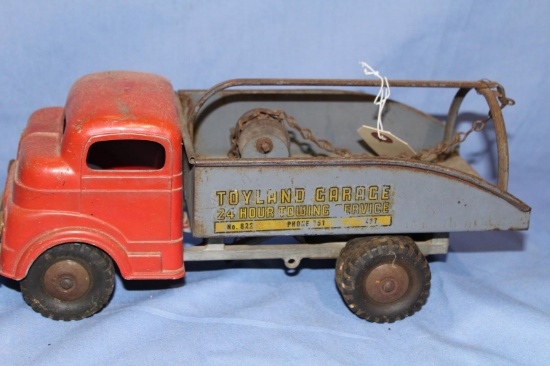 STRUCTO TOYLAND GARAGE NO 822 TOWING SERVICE