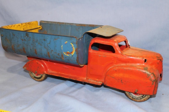 LUMAR MARX DUMP TRUCK, 17.5 IN LONG