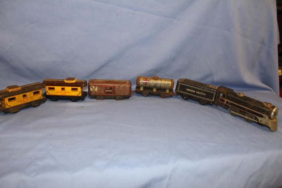 5 TRAIN CARS, ENGINE & TRACKS