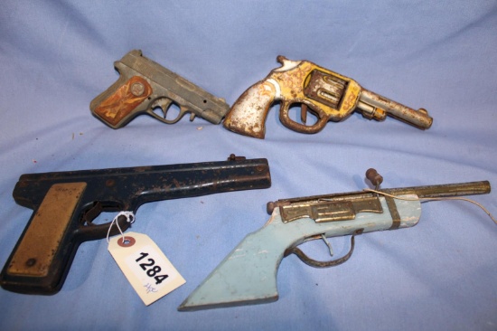 4 TOYS GUNS AS IS