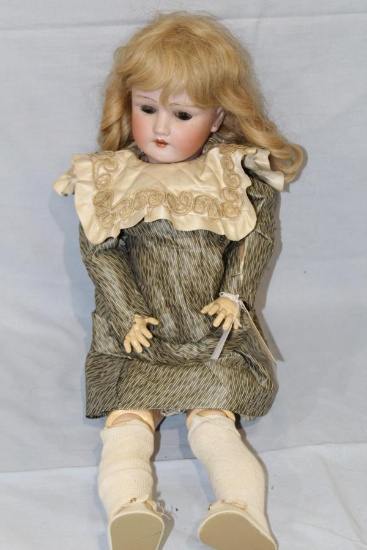 APPROX 24 IN HANDWERK, OPEN MOUTH, HUMAN HAIR,