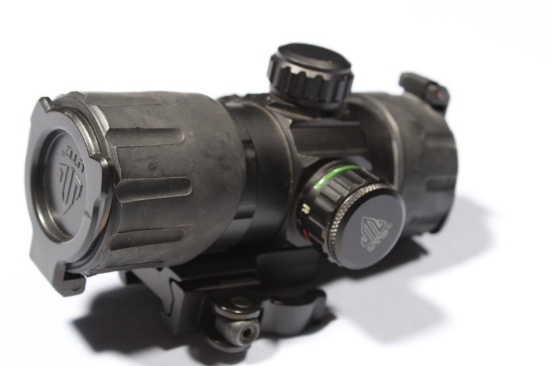 UTG RED/GREEN DOT SIGHT QUICK RELEASE MOUNT