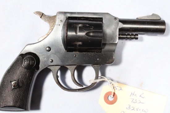 H&R 732, SN AH36409, 32 S& W REVOLVER, B40-P16