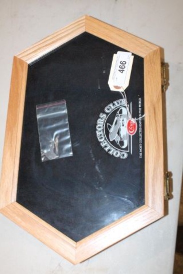 CASE COLLECTORS CLUB DISPLAY NO KNIVES