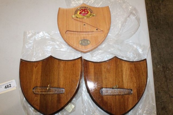3 KNIFE DISPLAYS