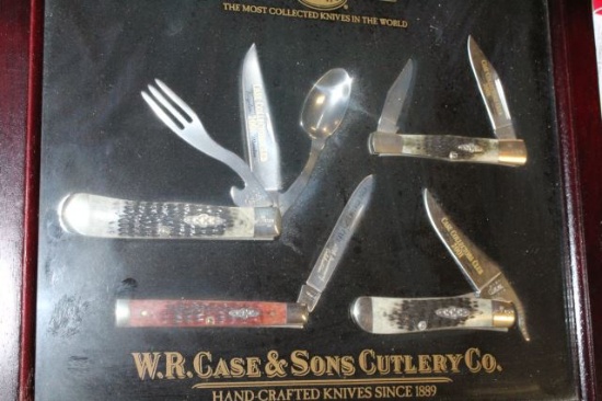 CASE 2001 COLLECTORS CLUB 4 KNIFE DISPLAY