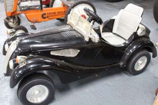 PLASTIC BLACK BATTERY OPERATED CAR