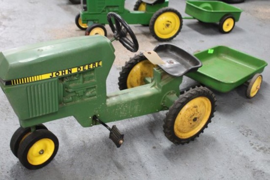 JOHN DEER PEDAL TRACTOR WITH GREEN WAGON