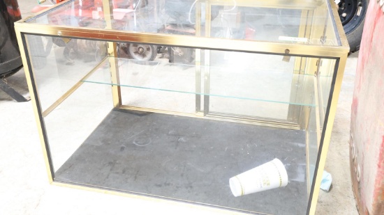 2 SLIDING DOOR DISPLAY CASE