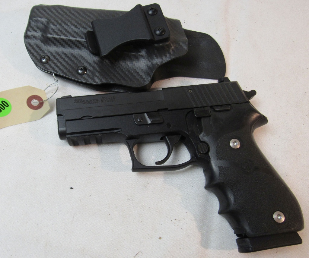 Sig Sauer P220 automatic pistol 45ACP model EXETER-NH -USA serial 