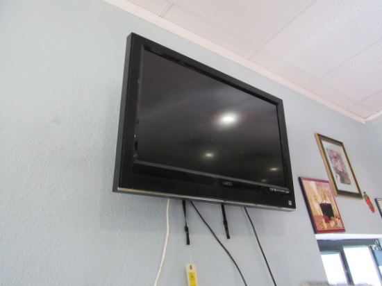 32" Visiao TV with wall mount bracket