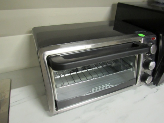 Black and Decker toaster oven (very clean)
