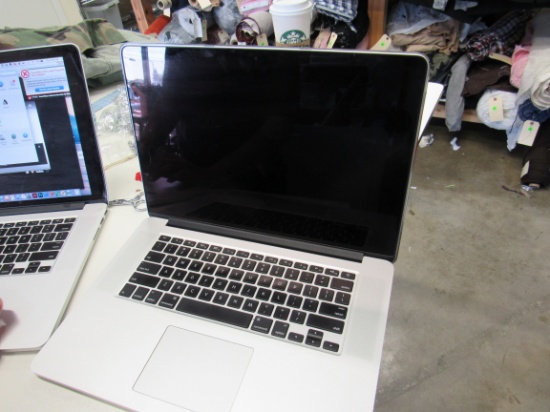 Apple Mac Book Pro 2015 with 15" screen  lap top