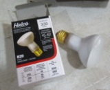 HalcoR20 small med base flood lamnps ideal for recessed lighting  good packaging