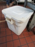 10 gal white plastic storage container with lid
