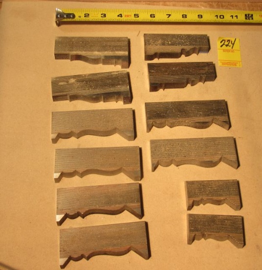 Corrugated back profile molding knife sets