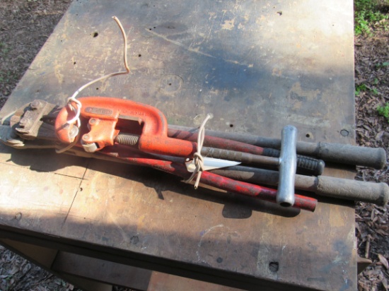 Group of tools Ridgid pipe cutter, 18" bolt cutter 20" bold cutter