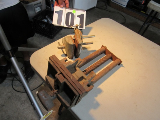 under table top wood working vise.
