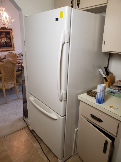 Maytag refrigerator with bottom freezer