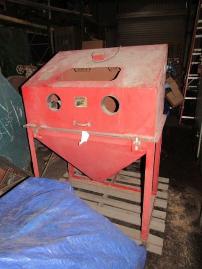 Cyclone media blast cabinet (needs new glass window and gloves