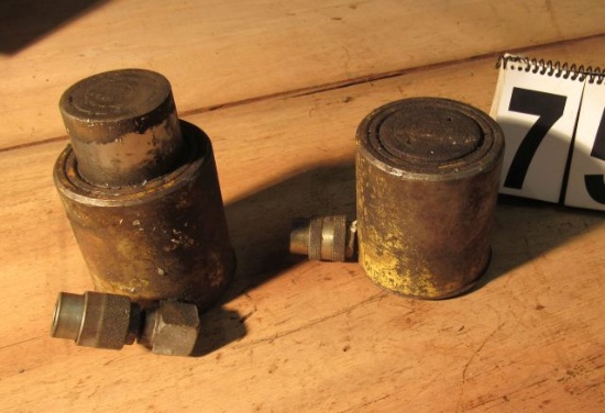 30 ton hydraulic jacks 2 1/2" stroke  with hi flow couplings tested good