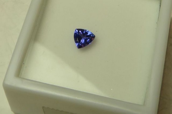 .55 ct  tanzanite stones 1- 6x6 - 1- 5.5 x 5.5 (estate jewelry)