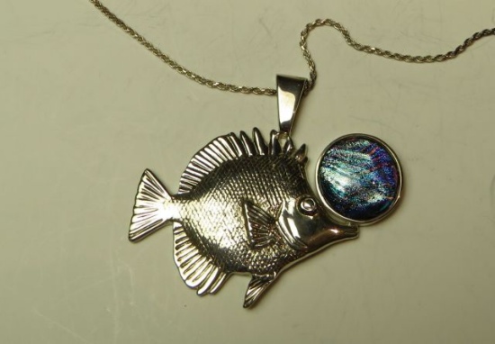 Sterling fish w/dichroic bubble on nose w/24" sterling chain