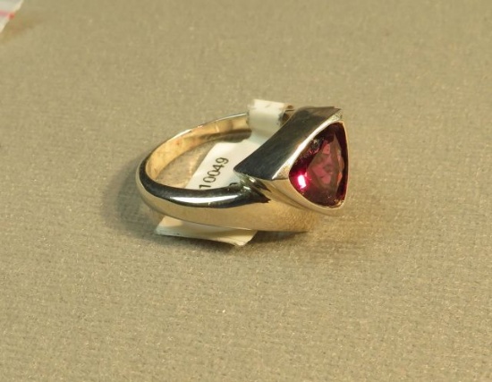 Sterling trillion cut garnet ring size 7, weight 5.6 g