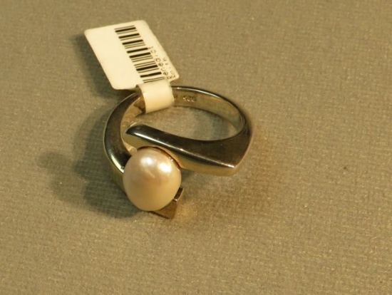 Sterling fresh water pearl ring in by-pass setting size 7 1/4, weight 8.5 g