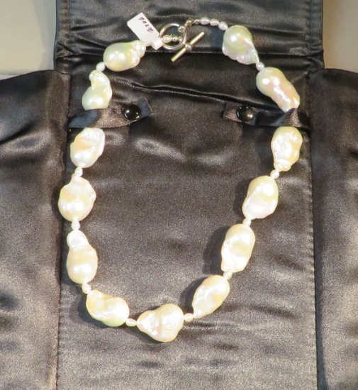18" necklace - fresh water pearls w/silver toggle clasp (presentation case included)