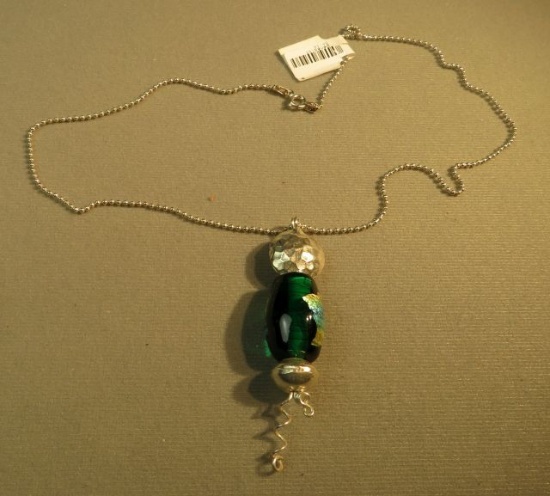 Sterling pendant w/foil glass & 2 silver beads on 18" chain