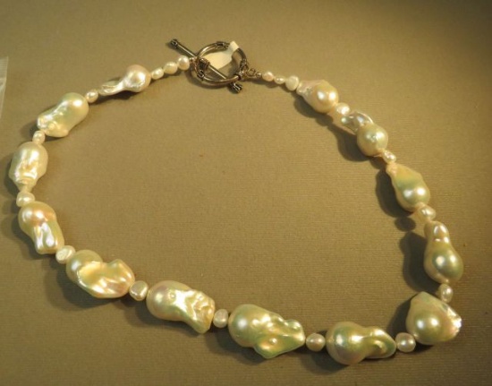 fresh water pearl 20" necklace w/ silver clasp